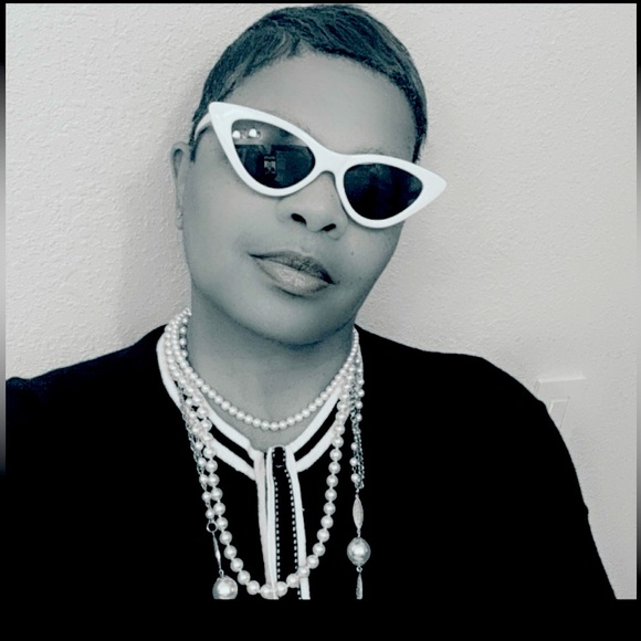 🌸LUXURY ITEMS ONLY SHARE SHOW🌸 - Picture 4 of 8